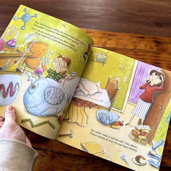 PJ Library Izzy The Whiz & Passover McClean Jewish Paperback Book - Picture 4 of 10